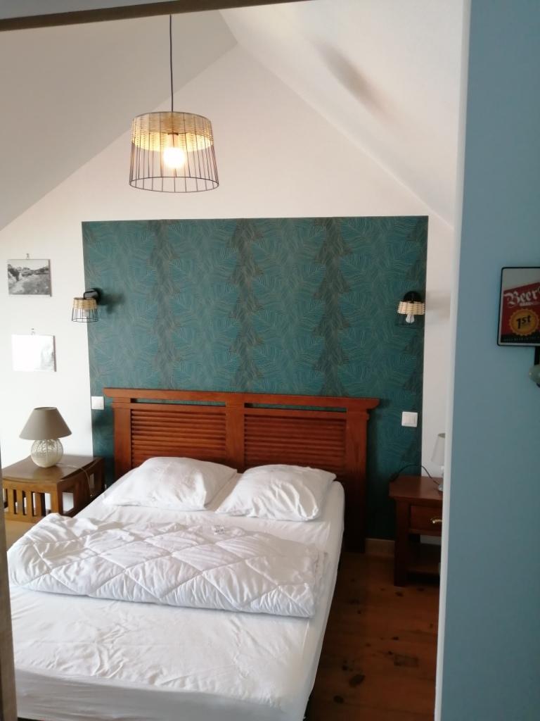 chambre parentale, avec lavabo et wc