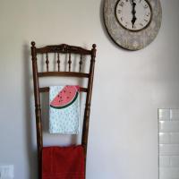 chaise revisitée en porte torchons